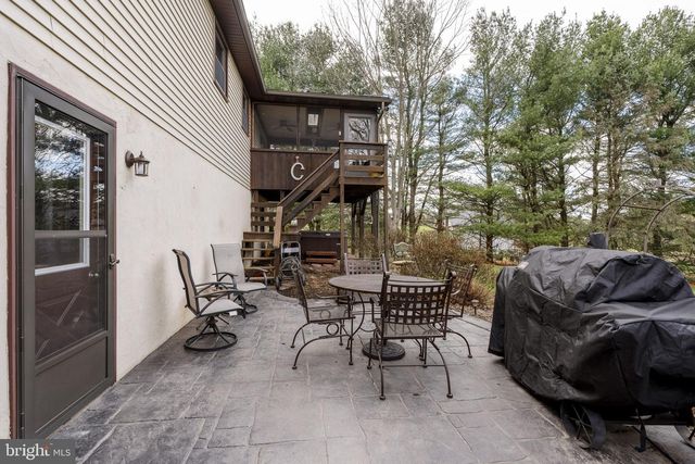 156 HORSE HAPPY RD, Newmanstown, PA 17073