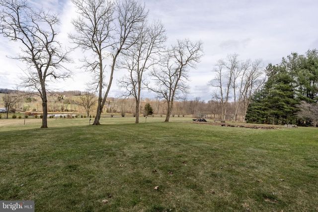 156 HORSE HAPPY RD, Newmanstown, PA 17073