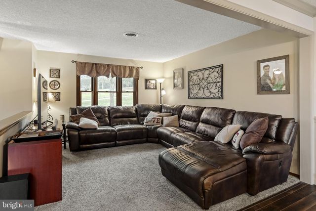 156 HORSE HAPPY RD, Newmanstown, PA 17073