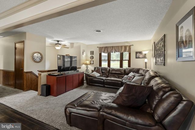 156 HORSE HAPPY RD, Newmanstown, PA 17073