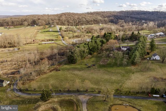 156 HORSE HAPPY RD, Newmanstown, PA 17073