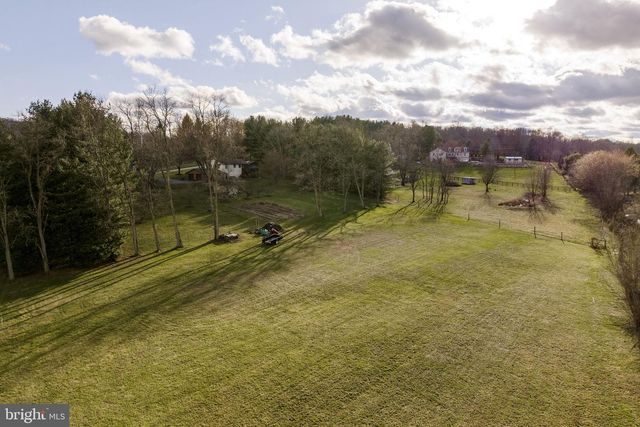 156 HORSE HAPPY RD, Newmanstown, PA 17073
