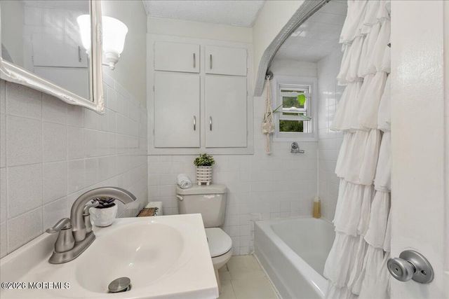 54 Chingarora Avenue, Keyport, NJ 07735