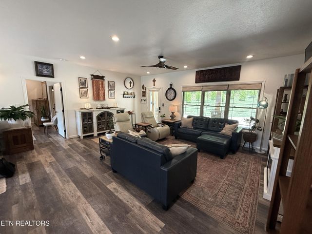 751 Jim Town Rd, Mooresburg, TN 37811