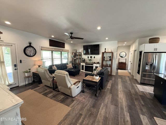 751 Jim Town Rd, Mooresburg, TN 37811