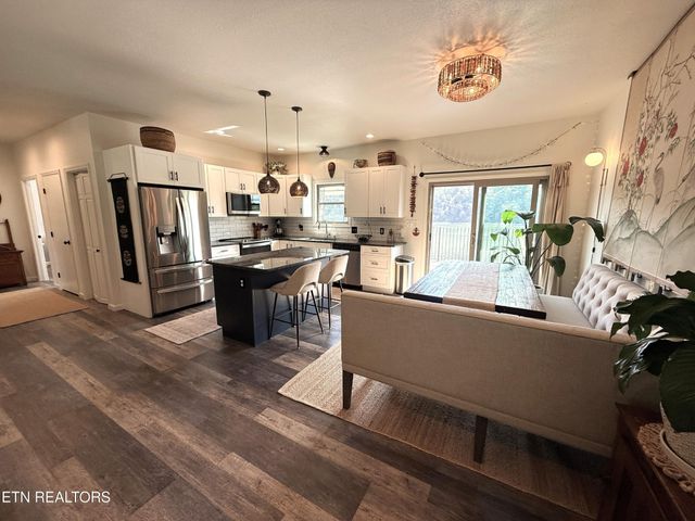 751 Jim Town Rd, Mooresburg, TN 37811