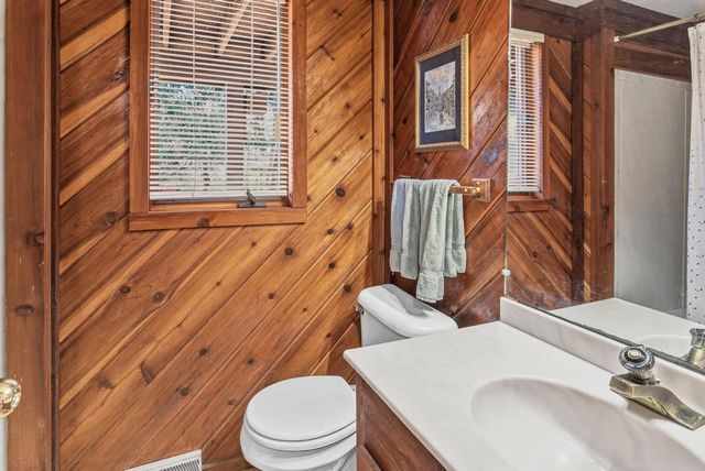 4992 Lake Bluff ROAD, Port Washington, WI 53074