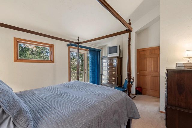 4992 Lake Bluff ROAD, Port Washington, WI 53074