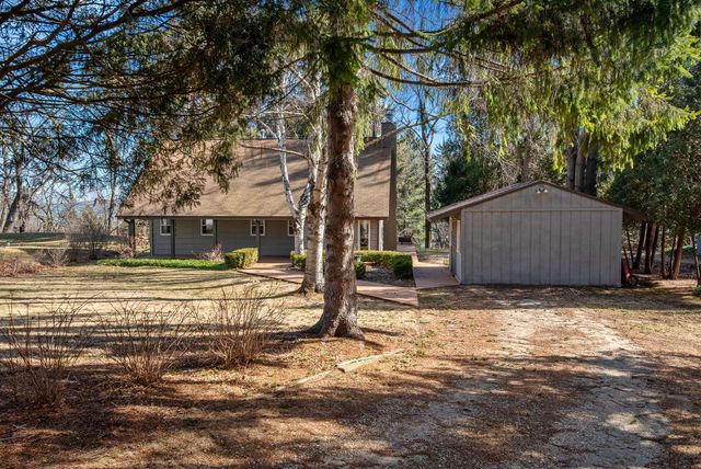 4992 Lake Bluff ROAD, Port Washington, WI 53074