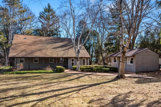 4992 Lake Bluff ROAD, Port Washington, WI 53074