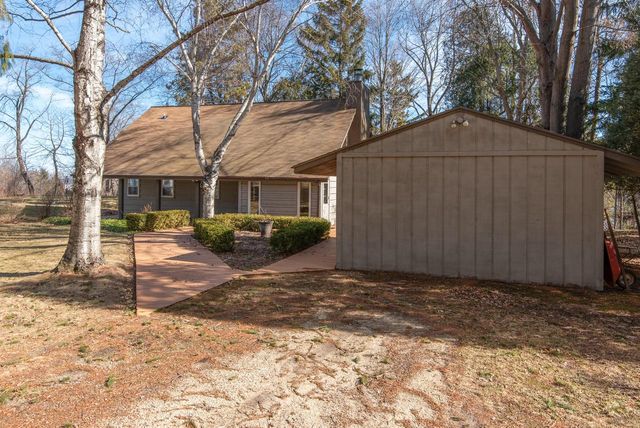 4992 Lake Bluff ROAD, Port Washington, WI 53074