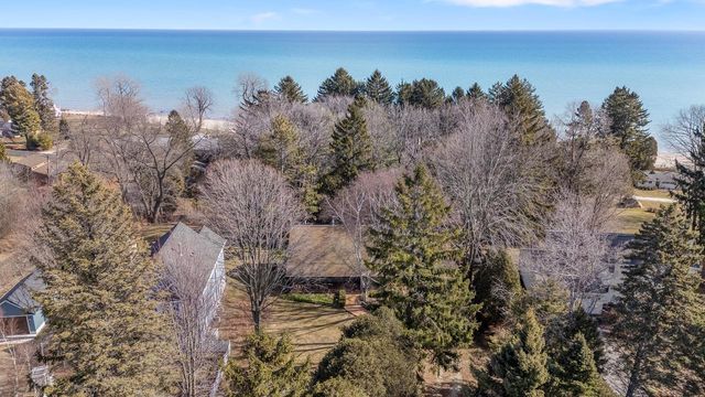 4992 Lake Bluff ROAD, Port Washington, WI 53074