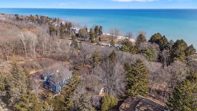 4992 Lake Bluff ROAD, Port Washington, WI 53074