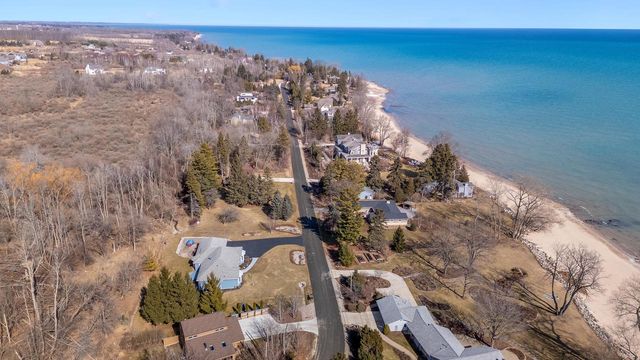 4992 Lake Bluff ROAD, Port Washington, WI 53074