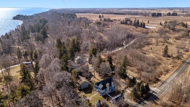 4992 Lake Bluff ROAD, Port Washington, WI 53074