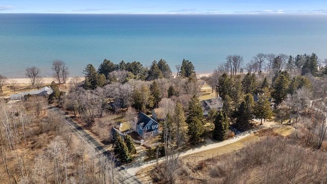 4992 Lake Bluff ROAD, Port Washington, WI 53074