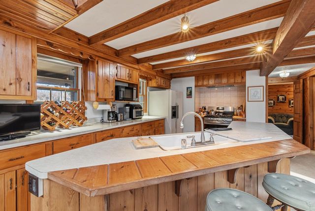 4992 Lake Bluff ROAD, Port Washington, WI 53074