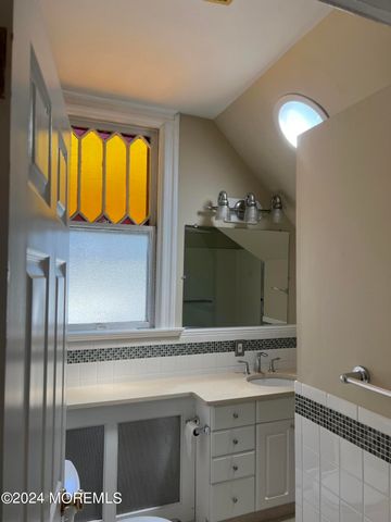 84 Mclaren Street, Red Bank, NJ 07701