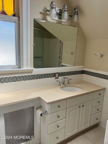 84 Mclaren Street, Red Bank, NJ 07701