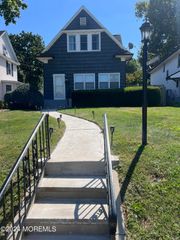 84 Mclaren Street, Red Bank, NJ 07701