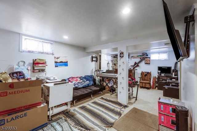 101 Lorraine Ave, Middlesex Boro, NJ 08846