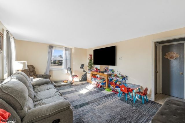 101 Lorraine Ave, Middlesex Boro, NJ 08846