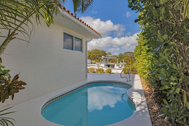 W 20841 8Th Avenue, Cudjoe Key, FL 33042