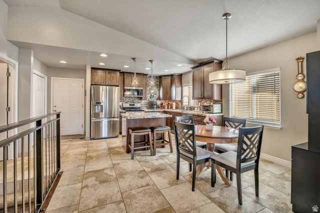 1143 W HOLLOW VIEW WAY, West Jordan, UT 84084