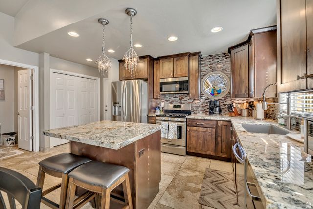 1143 W HOLLOW VIEW WAY, West Jordan, UT 84084