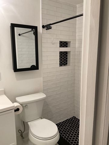 26 Summer 8, Marblehead, MA 01945