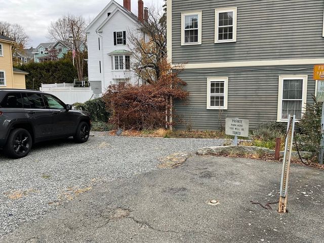 26 Summer 8, Marblehead, MA 01945