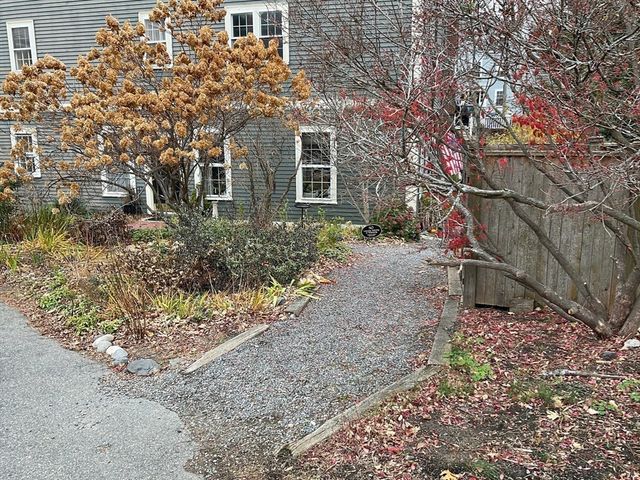 26 Summer 8, Marblehead, MA 01945