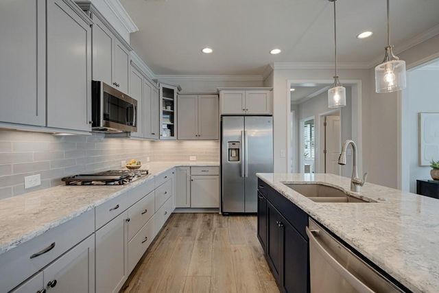 301 Bradford Walk, Woodstock, GA 30188