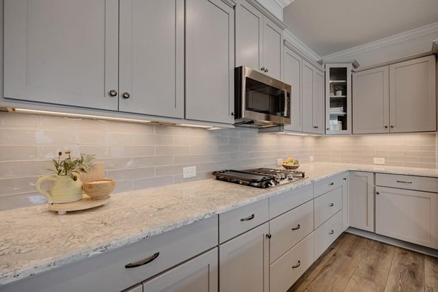 301 Bradford Walk, Woodstock, GA 30188