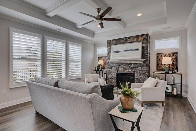 301 Bradford Walk, Woodstock, GA 30188