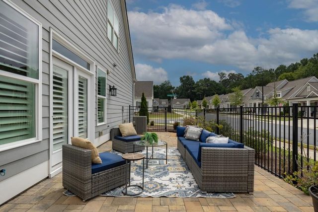 301 Bradford Walk, Woodstock, GA 30188