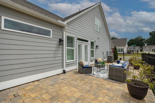 301 Bradford Walk, Woodstock, GA 30188