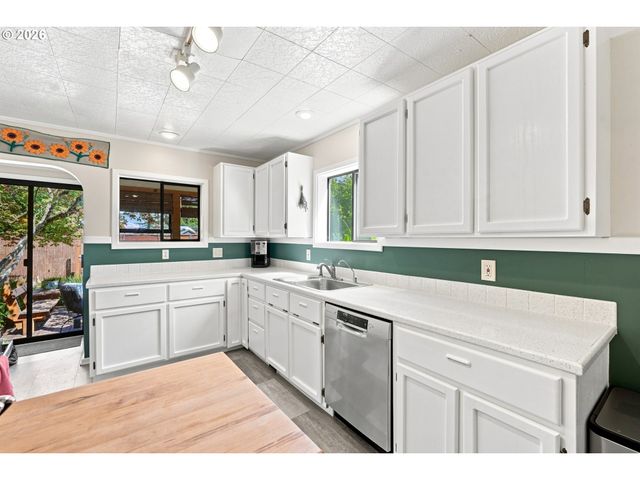 2472 Ne 51ST Ave, Portland, OR 97213