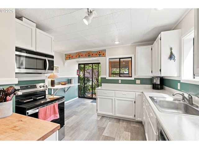2472 Ne 51ST Ave, Portland, OR 97213