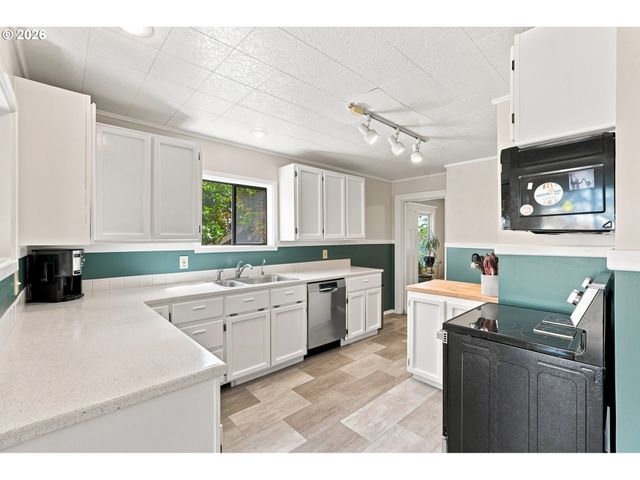 2472 Ne 51ST Ave, Portland, OR 97213