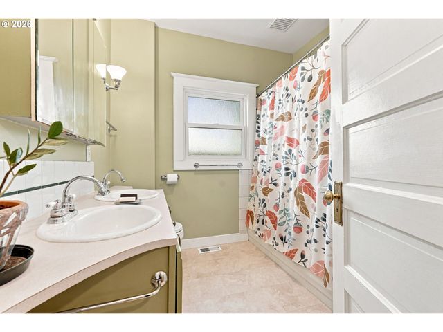 2472 Ne 51ST Ave, Portland, OR 97213