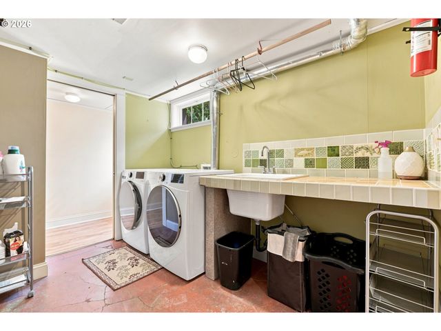 2472 Ne 51ST Ave, Portland, OR 97213