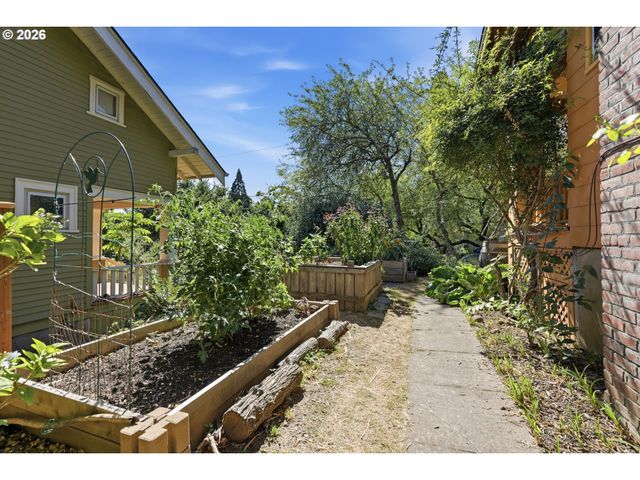 2472 Ne 51ST Ave, Portland, OR 97213
