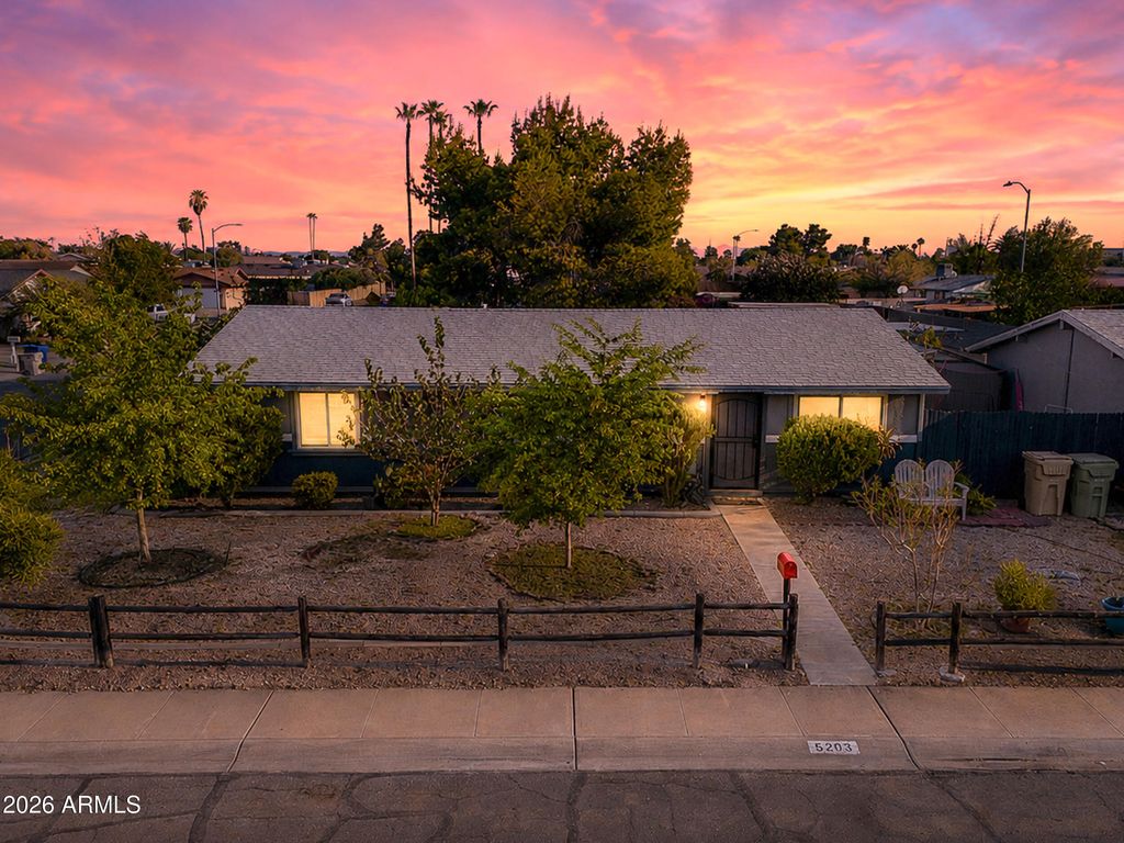 5203 W BANFF Lane, Glendale, AZ 85306