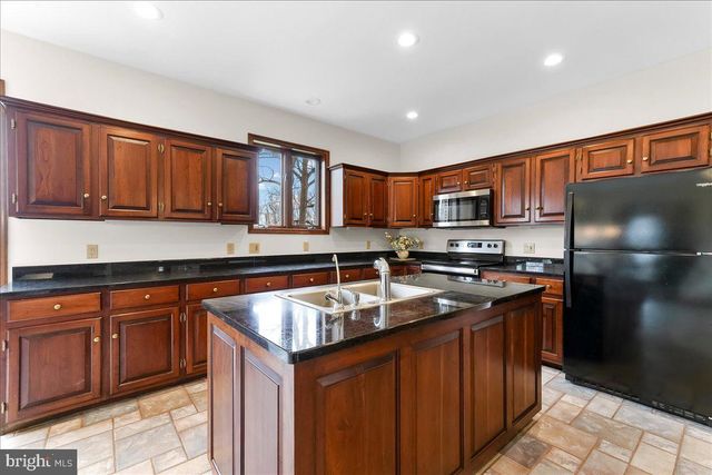 911 THUNDER HILL RD, Lincoln University, PA 19352