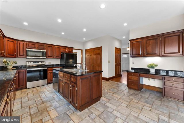 911 THUNDER HILL RD, Lincoln University, PA 19352