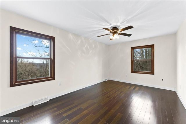 911 THUNDER HILL RD, Lincoln University, PA 19352