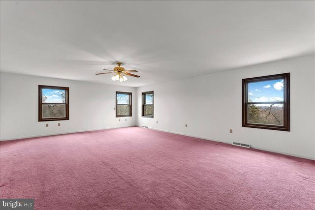 911 THUNDER HILL RD, Lincoln University, PA 19352