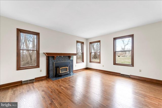 911 THUNDER HILL RD, Lincoln University, PA 19352