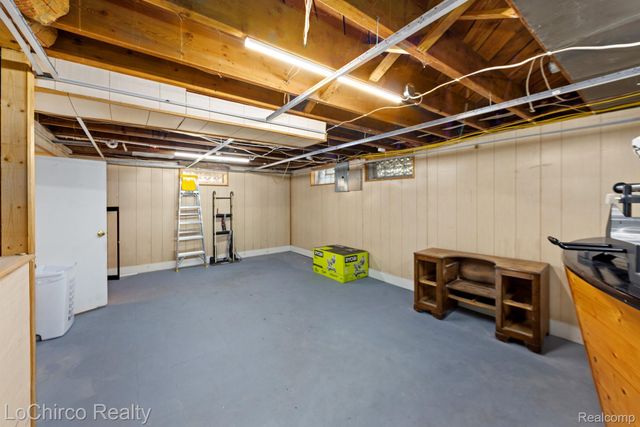 23400 Rensselaer Street, Oak Park, MI 48237